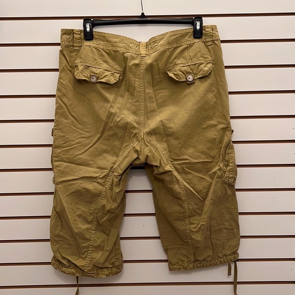 Summertime or vacation cargo shorts - Picture 2 of 6